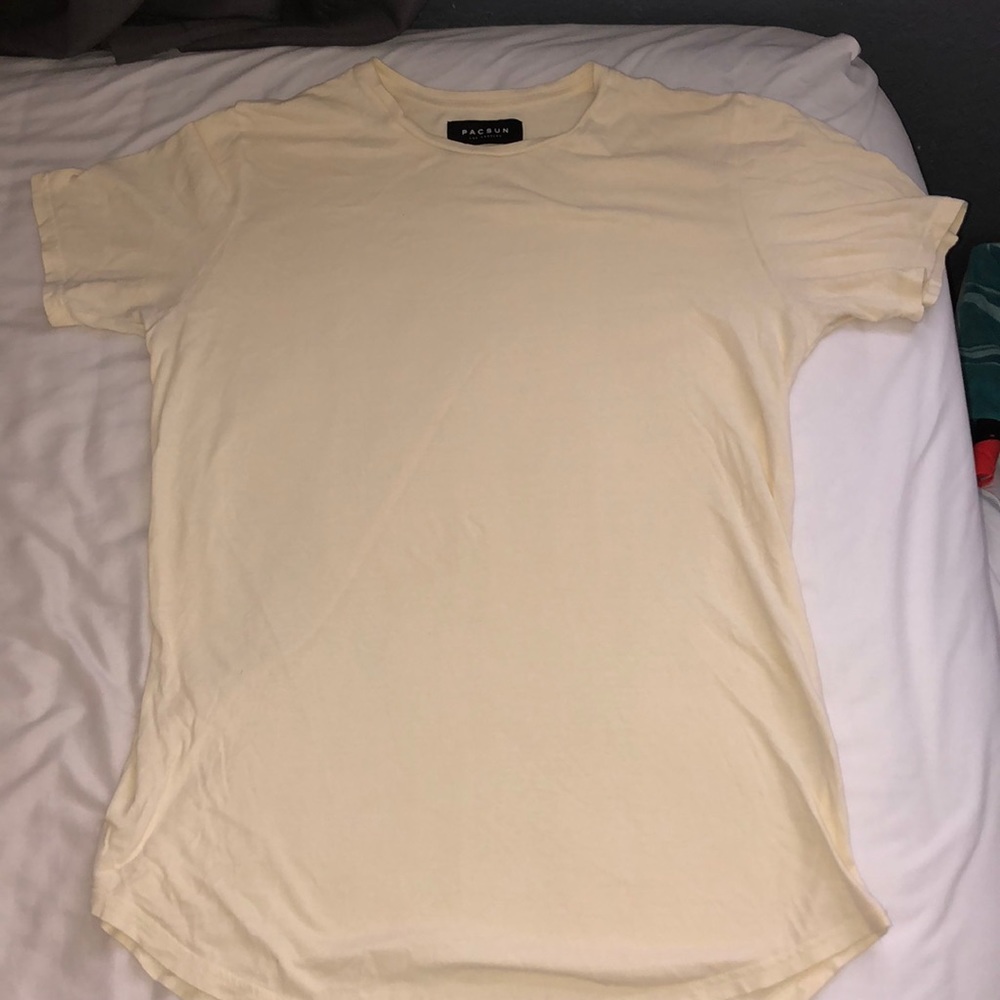 🔥YELLOW PACSUN SCALLOP FIT TEE!!!